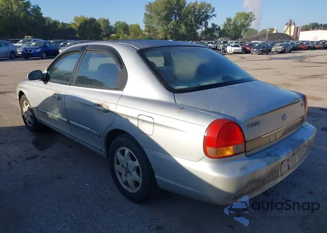 2001 Hyundai Sonata Gls/Gls W/Leather z USA, uszkodzony, nr VIN KMHWF35V21A456068